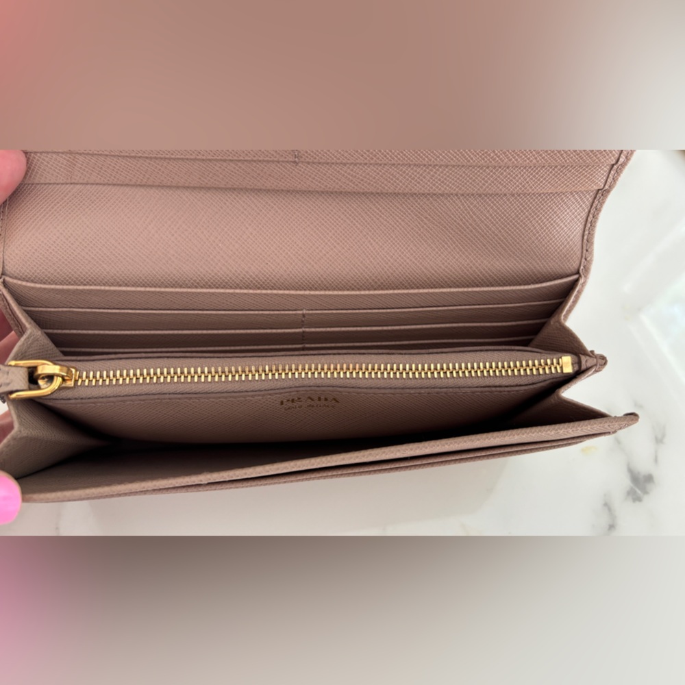 Prada Wallet - Picture 3 of 7